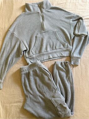 Light Gray Waffle Knit Half-Zip Sweatshirt & Jogger Set